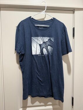Banana Republic Men's Navy Blue Bridge Graphic Tee